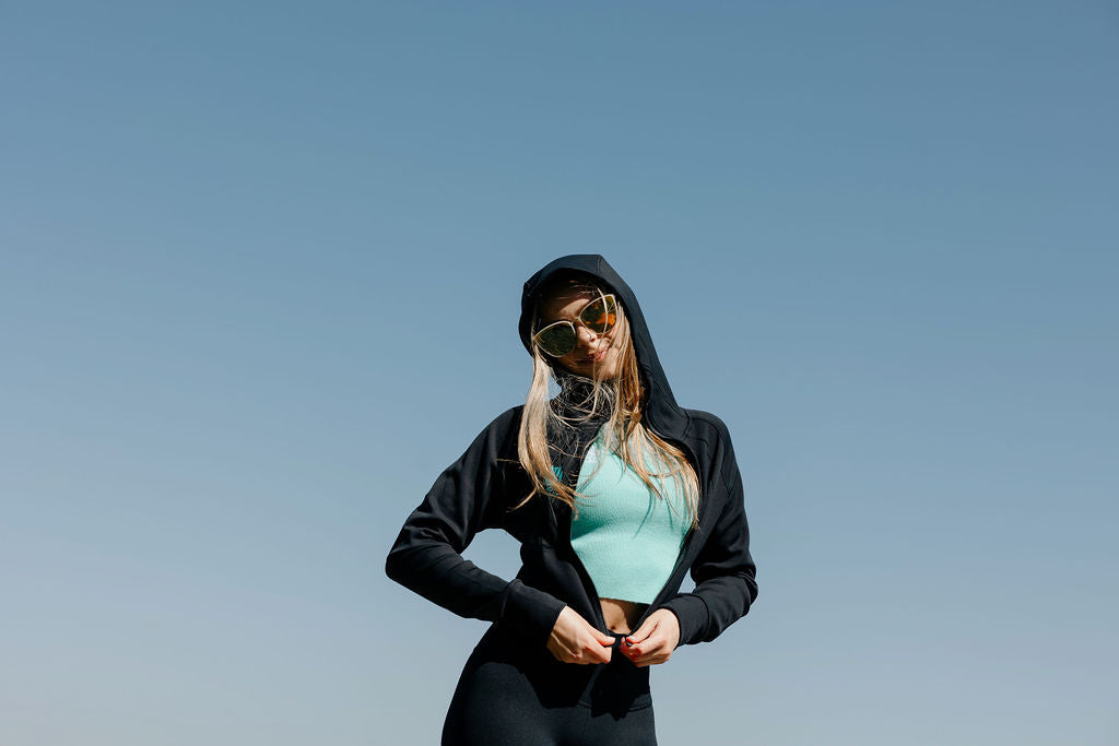 Lake Louise Crop Hoodie Black